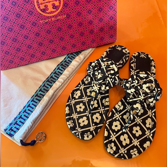 Tory Burch Floral Printed Patent Leather Miller Sandals - Picture 2 of 11